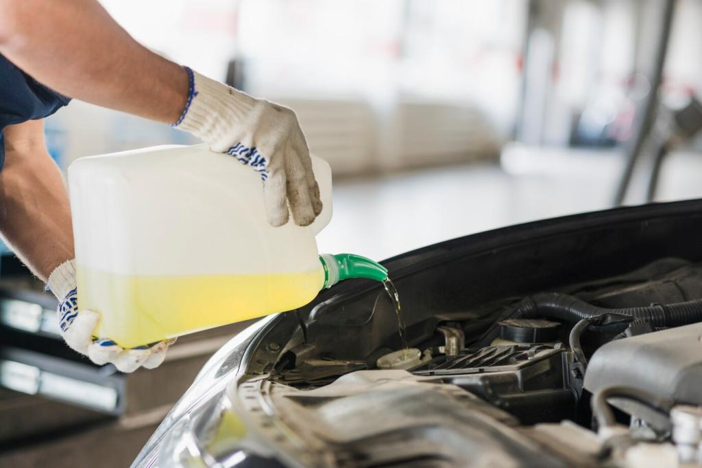 Changer les essuie-glaces / Remplir le réservoir de liquide de refroidissement du moteur